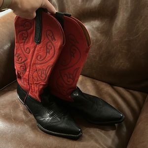 Nine West red and black leather cowgirl boots. Size 9.